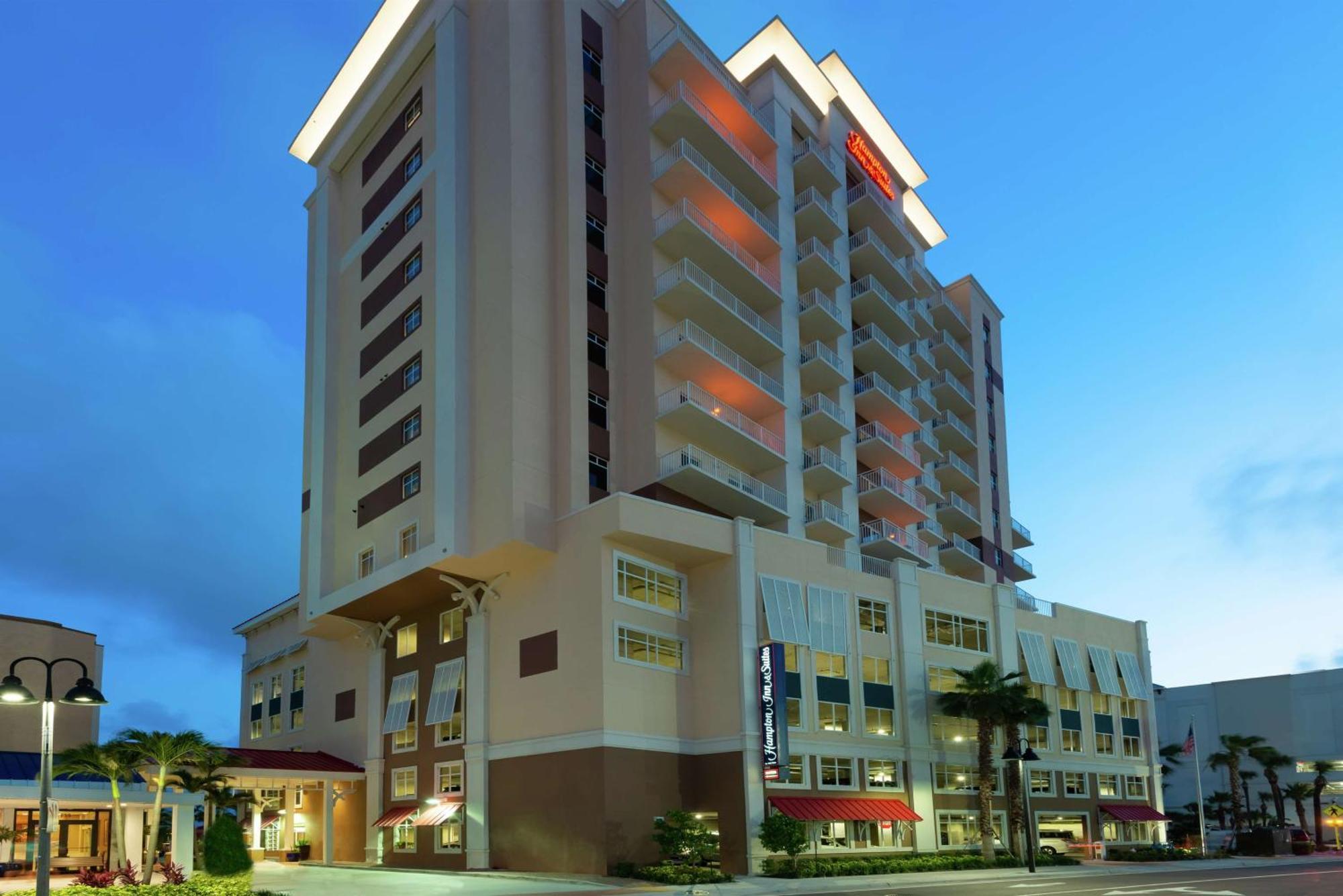 Hampton Inn And Suites Clearwater Beach Exterior photo